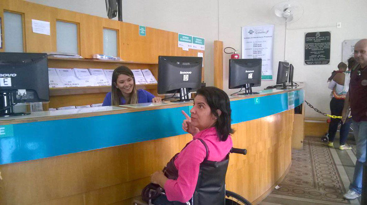 Portal de Notcias PJF | Departamento de Polticas Para a Pessoa com Deficincia avalia acessibilidade no Espao Cidado | SDS - 27/8/2014
